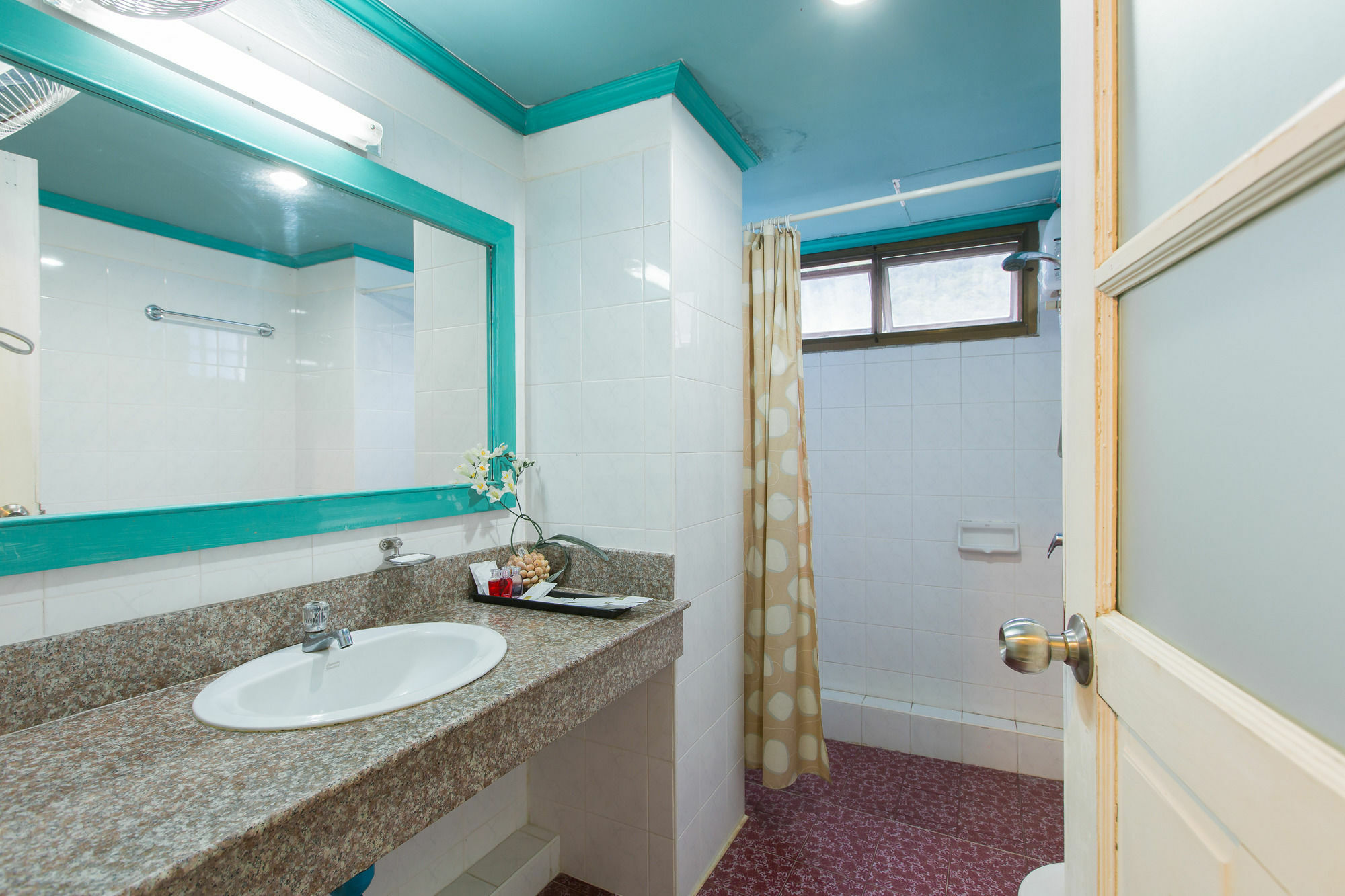 Barefoot Hotel Kalim Beach Front Patong Εξωτερικό φωτογραφία